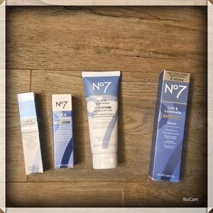 No7 Lift & Luminate Skincare Set